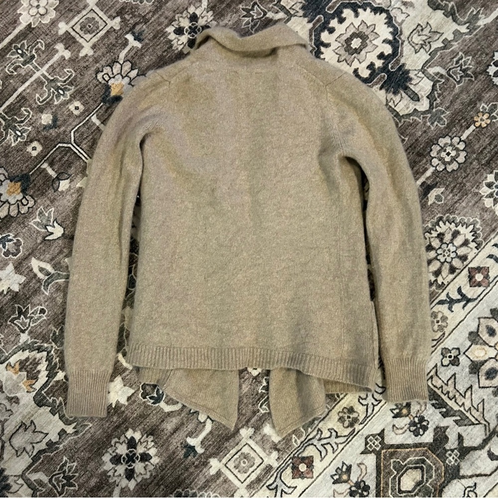 Banana Republic tan Heritage 100% Cashmere Cardigan with pockets - Picture 2 of 5